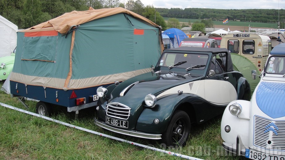 2 cv cabriolet millesime 20ème rencontre des 2 c2 cv cabriolet millesime 20ème rencontre des 2 cv clubs de france Lavaré 2013v clubs de france Lavaré 2013